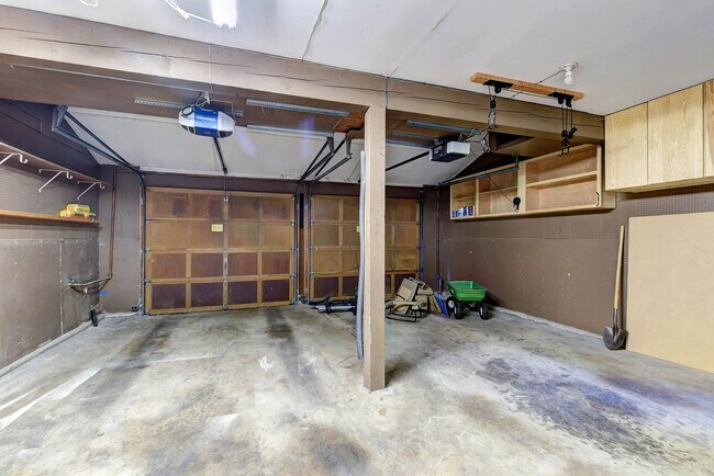 Building Photo - 5180 Highland Dr