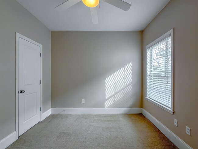 Building Photo - 1946 Sagebrook Dr