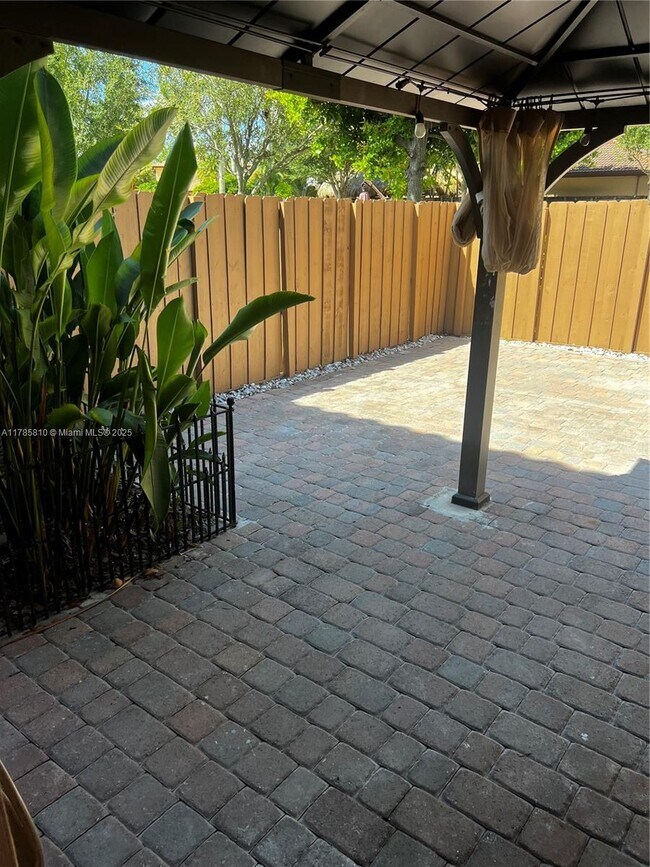 Building Photo - 152 SE 37th Ter