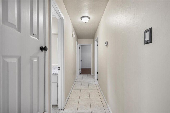 Building Photo - 914 Joel Dr