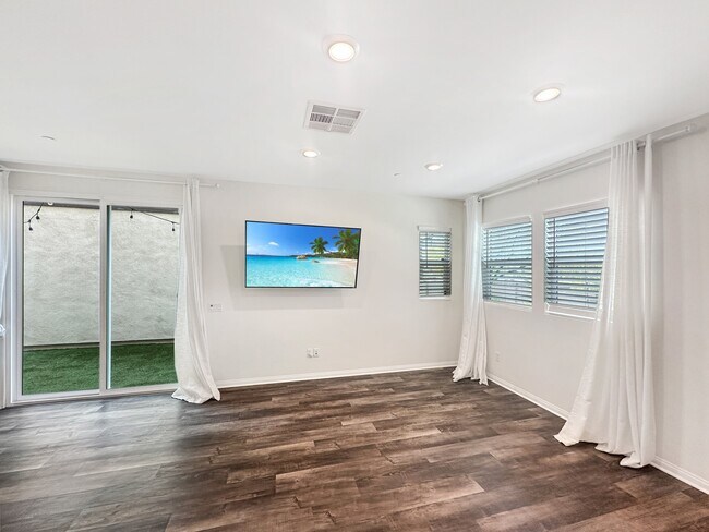 Building Photo - 27607 Sawtooth Ln