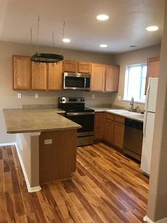 Stainless appliances in kitchen (new refrigerator installed 1/25). New washer dryer as well.. - 14230 Woodrock Path
