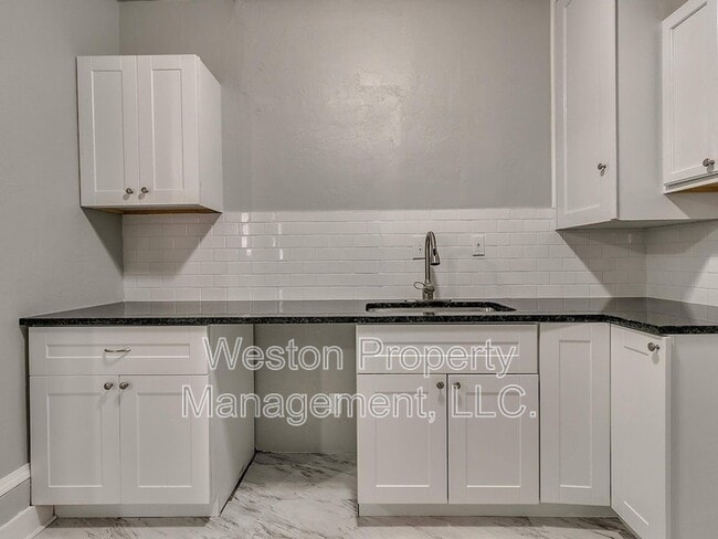 Building Photo - 1605 Cynthia Dr
