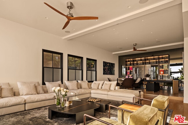 Building Photo - 972 Palisades Beach Rd