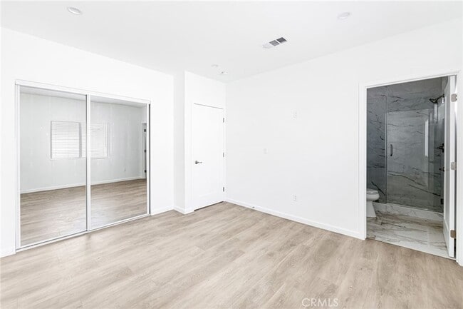 Building Photo - 7044 White Oak Ave