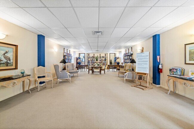 Building Photo - 1147 Hillsboro Mile
