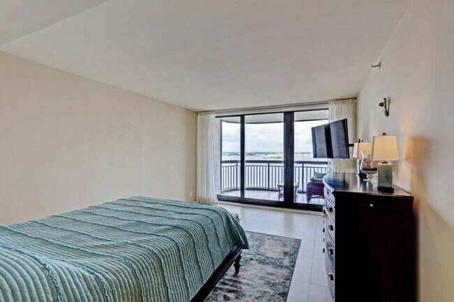 Building Photo - 5380 N Ocean Dr