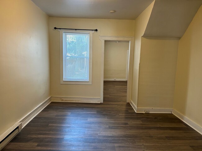 Building Photo - 512 W Orange St