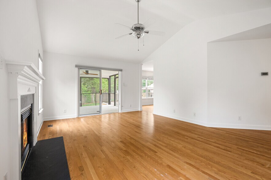 Building Photo - 4 Kandes Ct