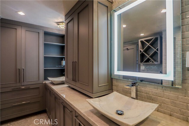 Building Photo - 2160 Century Pk E