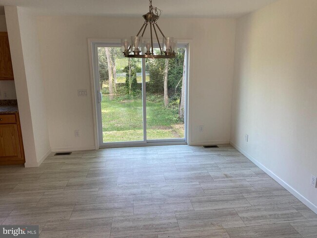 Building Photo - 303 Bondsville Rd