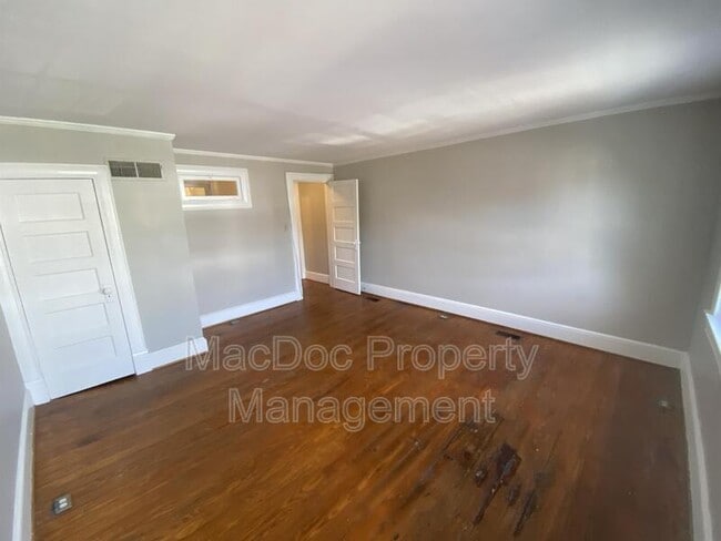 Building Photo - 806 Caroline St