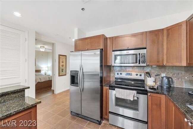 Building Photo - 2405 W Serene Ave