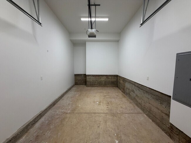 Building Photo - 2419 Binnen Ln
