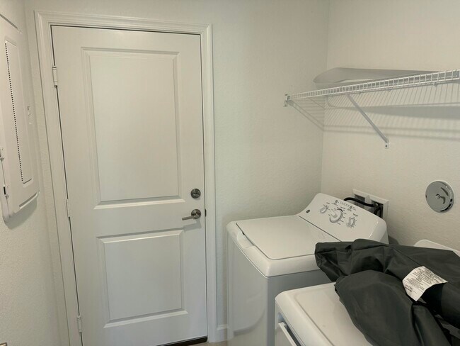 Building Photo - 10501 NW Suncrest Lp