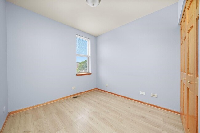 Building Photo - 6220 S Kenwood Ave