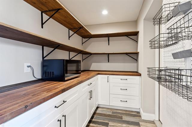 Building Photo - 1006 Spanish Trail