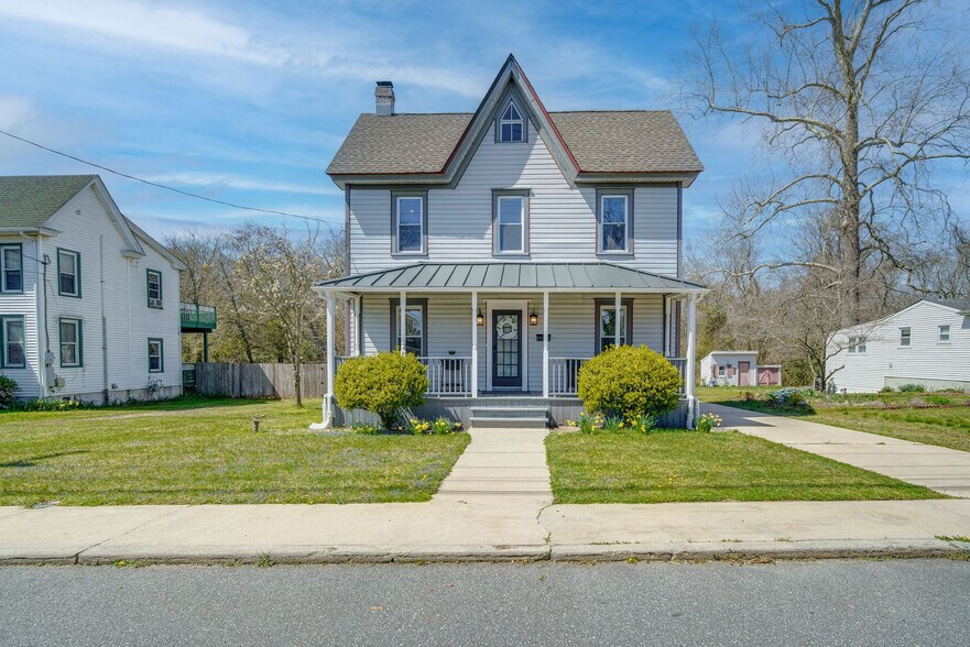 Building Photo - 6127 Longwood Ave