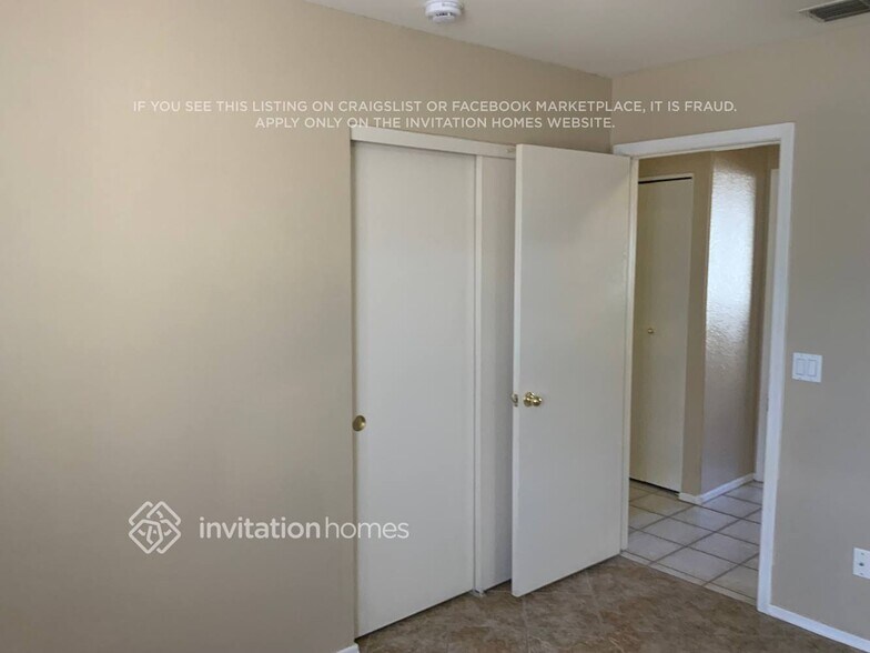 Building Photo - 9212 W Charleston Ave