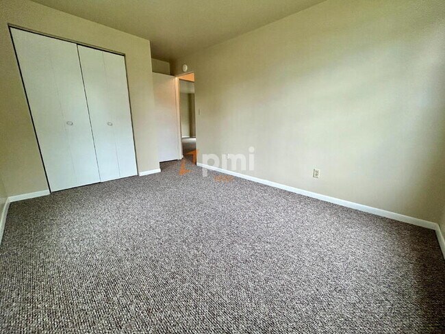 Building Photo - 1302 2nd St