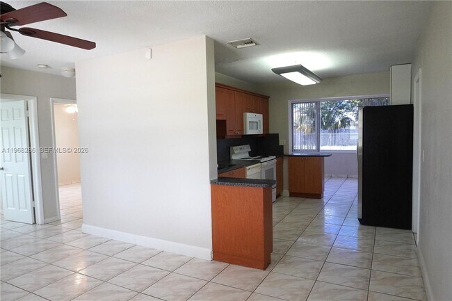 Building Photo - 1000 NE 13th Ave