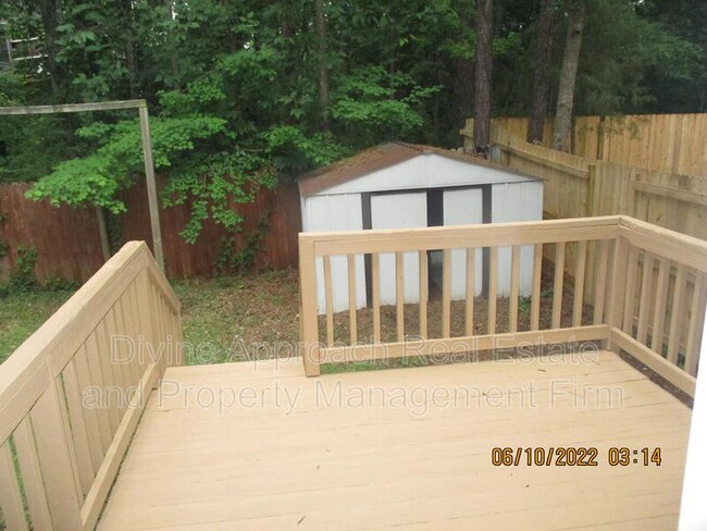 Building Photo - 830 Jamestown Manor Park