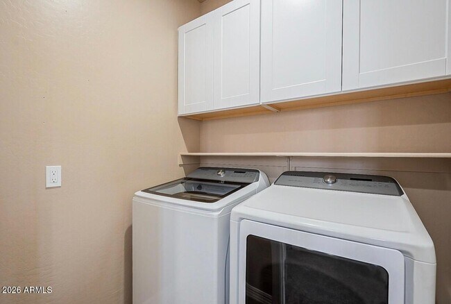 Building Photo - 6145 E Cave Creek Rd