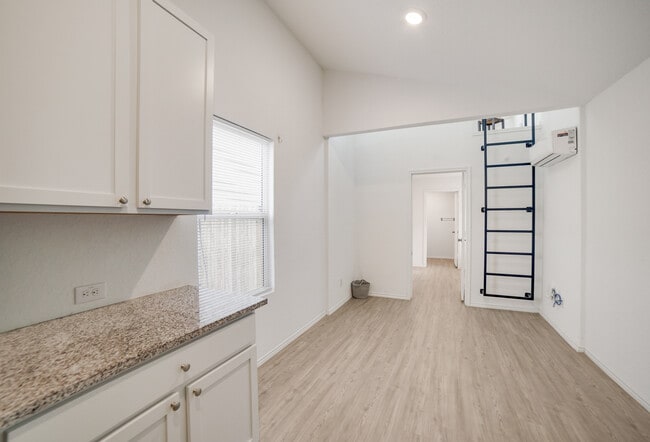 Building Photo - 4247 Thalweg Way