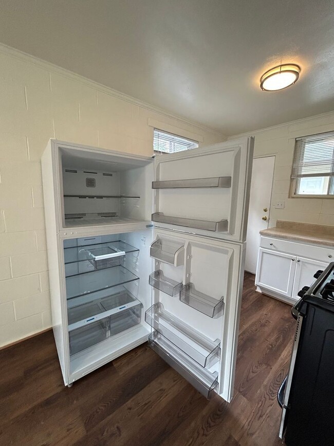 Building Photo - 815-15 1/2 15th Half St