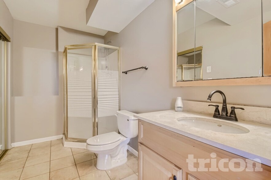 Building Photo - 1812 Cumberland Dr