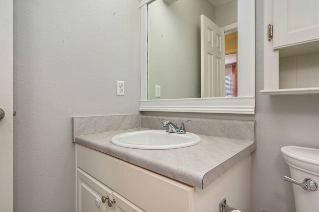 Building Photo - 2702 Beacon Ct