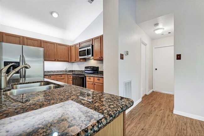 Building Photo - 15 Tulip Hill Ct