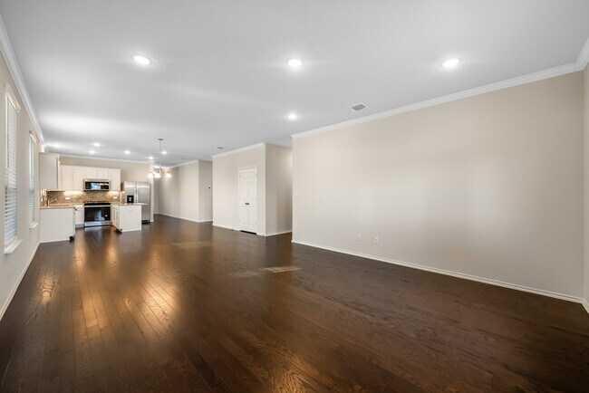 Building Photo - 508 English Oak St