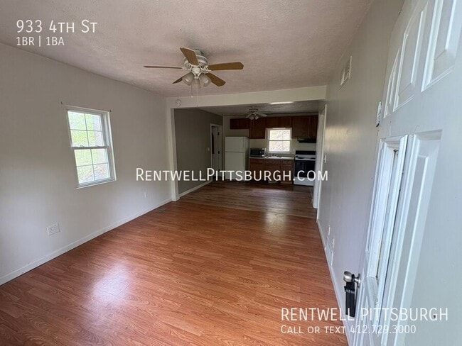 Building Photo - 933 4th St