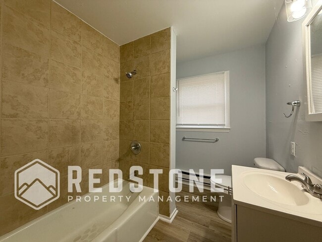 Building Photo - 348 Foster St