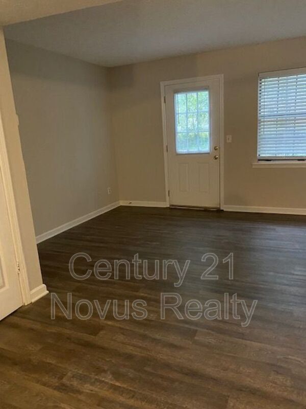 Building Photo - 735 South St