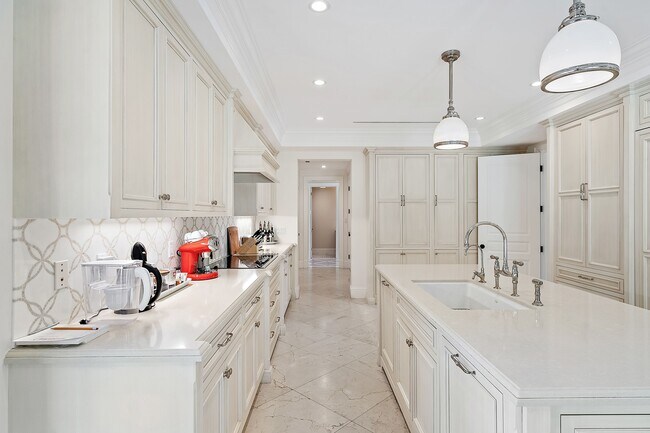 Building Photo - 210 Emerald Ln