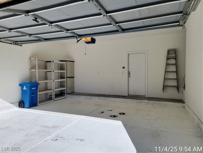 Building Photo - 824 Painted Vista Ave