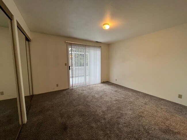 Building Photo - 620-622 Scenic Dr