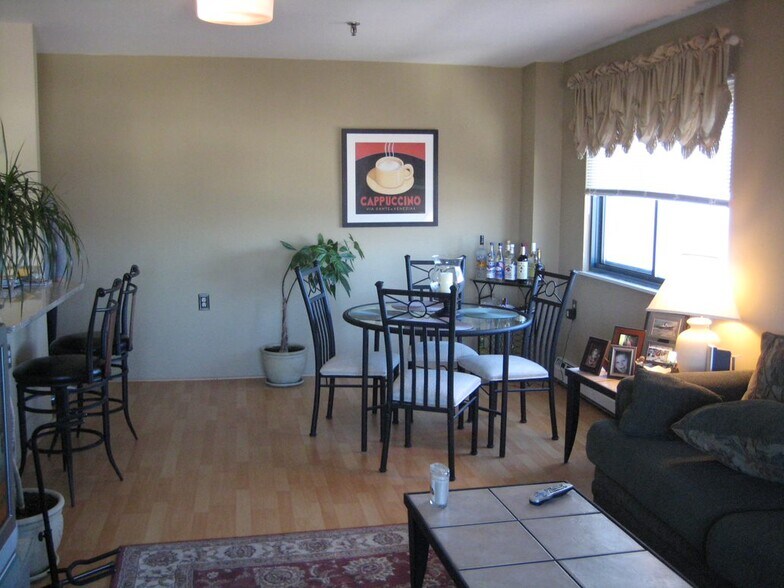 Building Photo - 51 Schuyler Ave