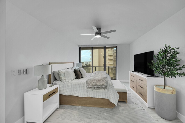 Building Photo - 730 N Ocean Blvd