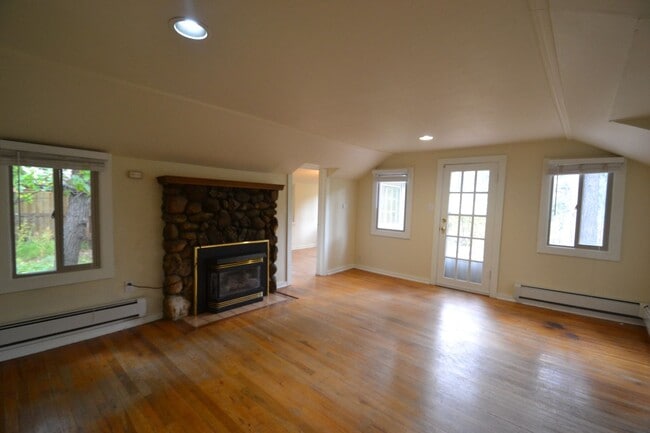 Building Photo - Cheyenne Canyon Ranch Style Home!