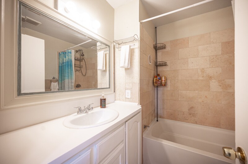 Building Photo - 401 Lorenzi St