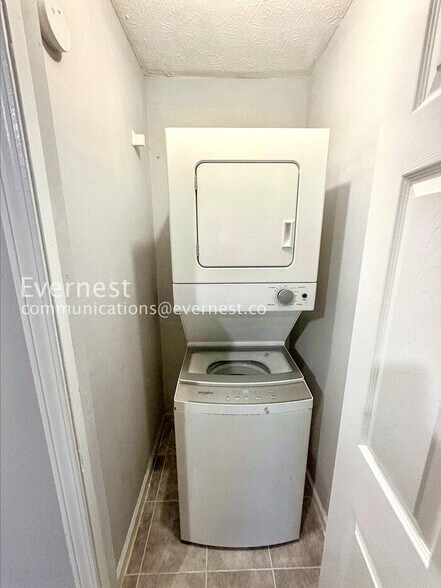 Building Photo - 1942 Cornell Way