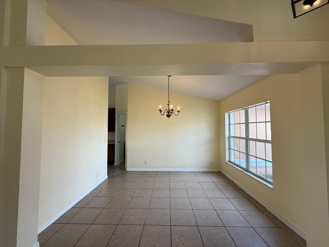 Building Photo - 974 SW California Blvd