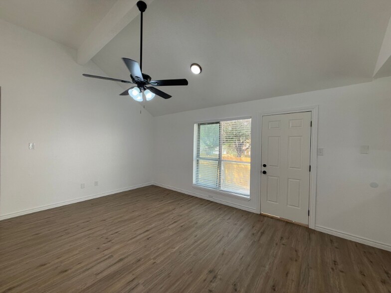 Building Photo - 6406 Gray Ridge