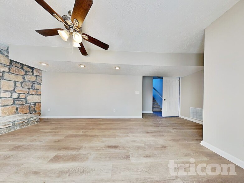 Building Photo - 2236 Windsor Dr SW