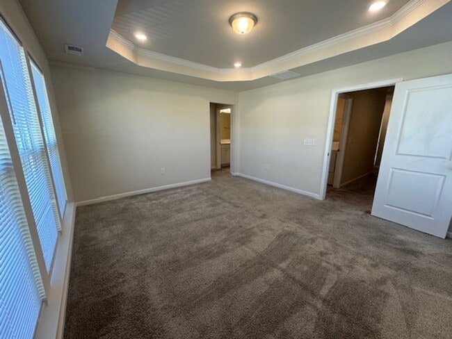 Building Photo - Exchange at 401