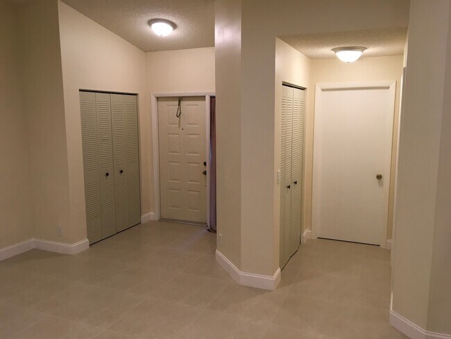 Building Photo - 9870 Watermill Cir