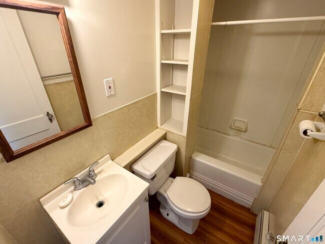 Building Photo - 23 Farnham Ave